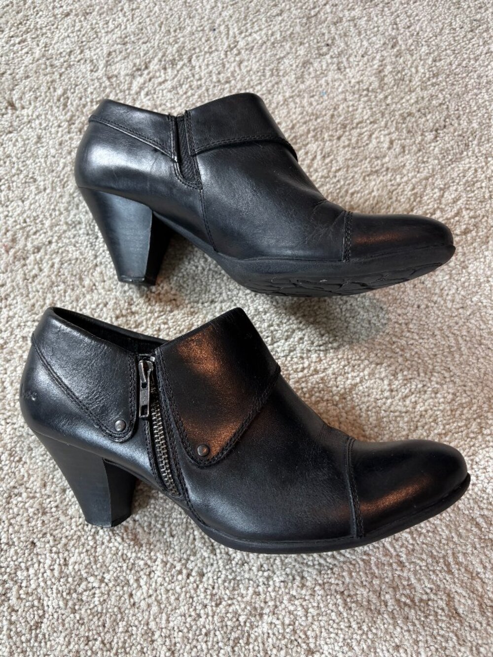 Born BOC Heeled Leather Black Bootie, Size 9 - Picture 1 of 10